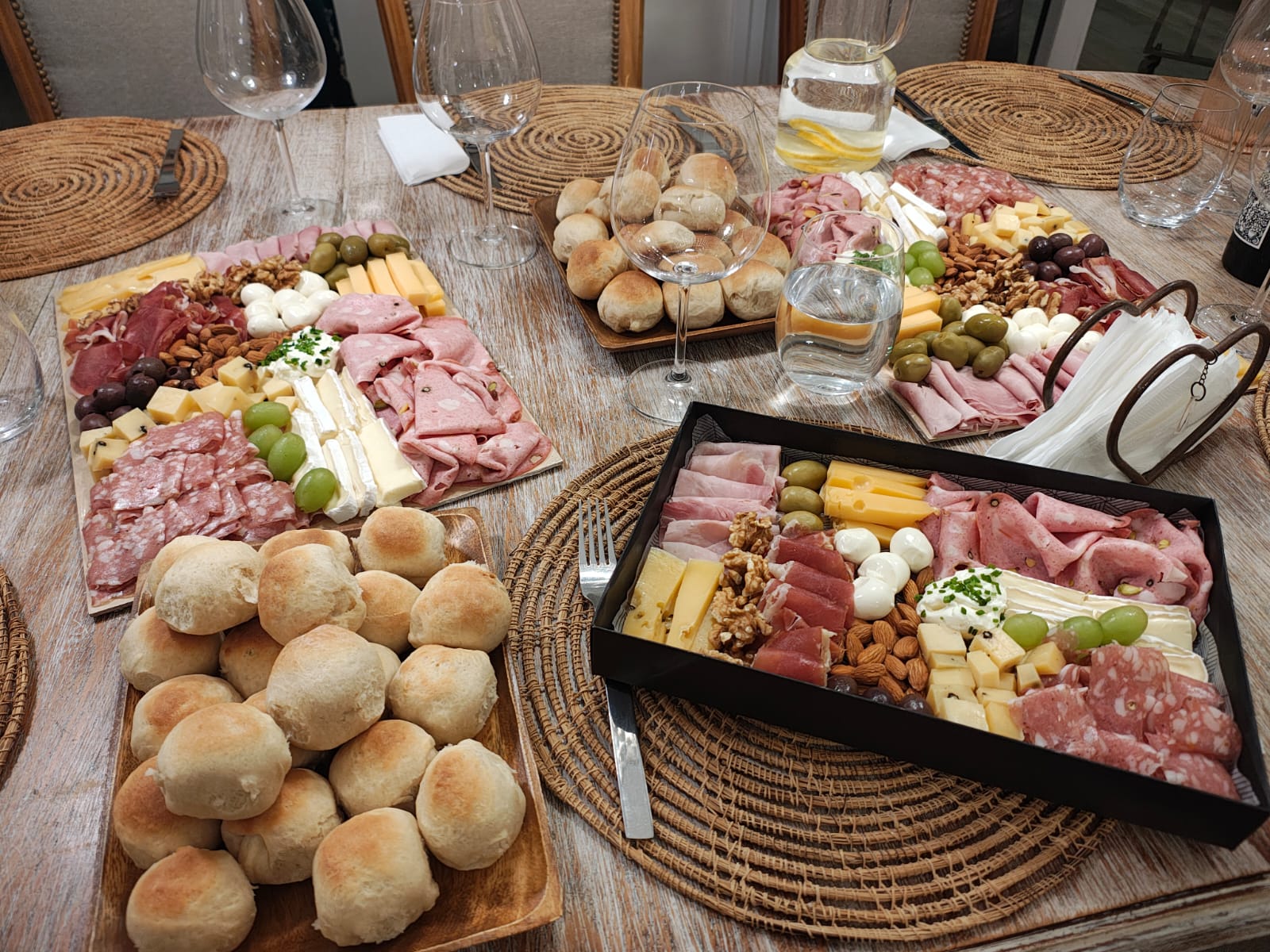 Mesa de picadas Auguri Deli